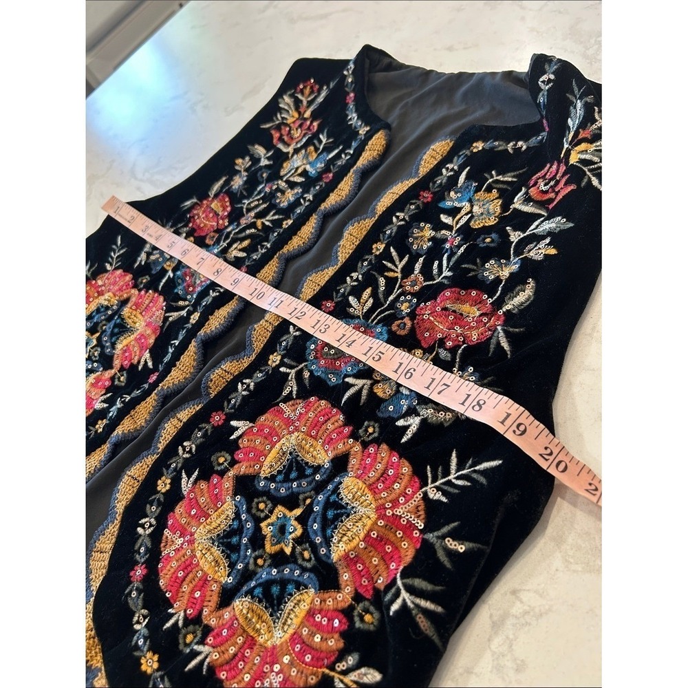 Vintage Black Velvet Embroidered Floral Open Front Vest Boho Folk Art Scalloped - Picture 5 of 7